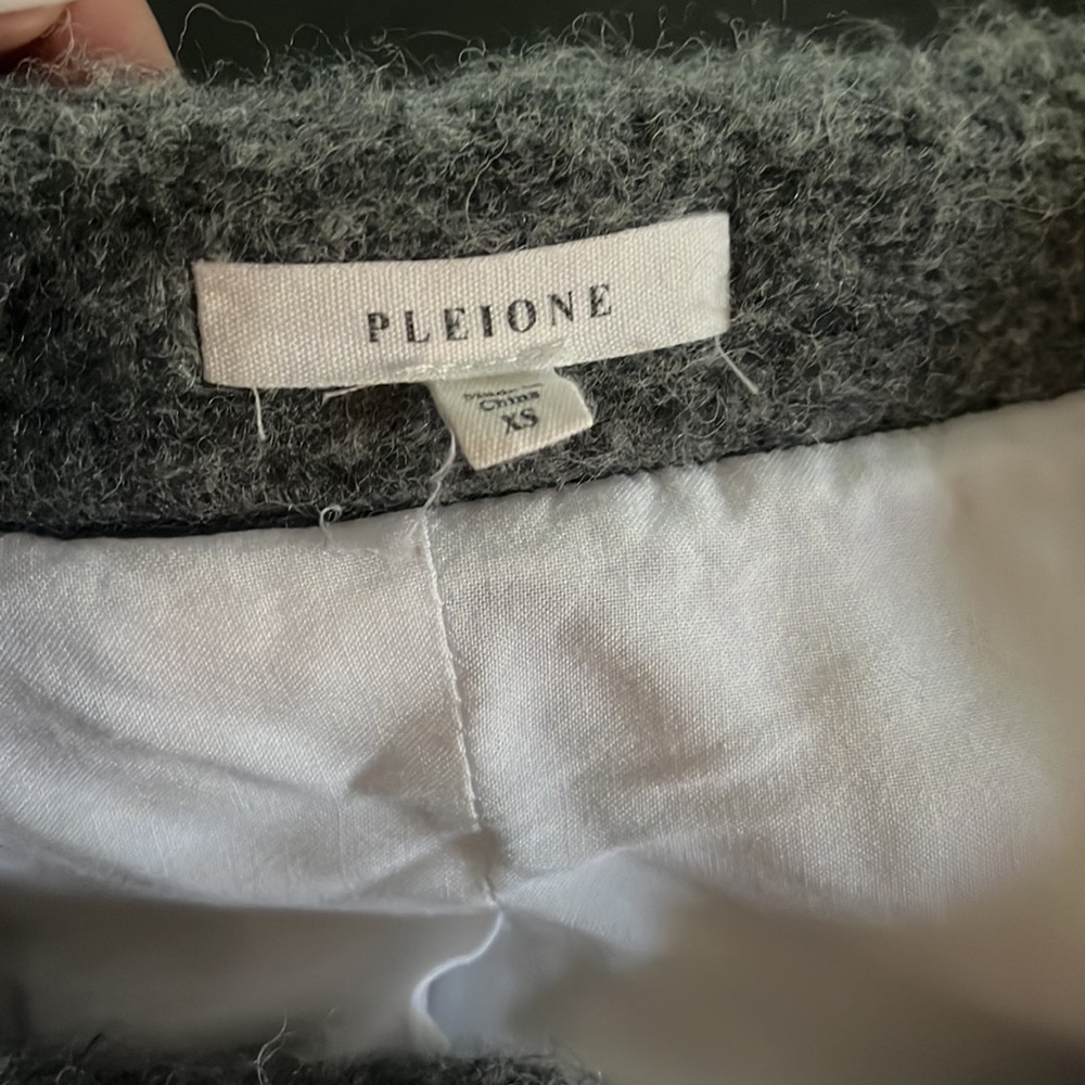 Pleione Snap Front Long Vest - Picture 3 of 3
